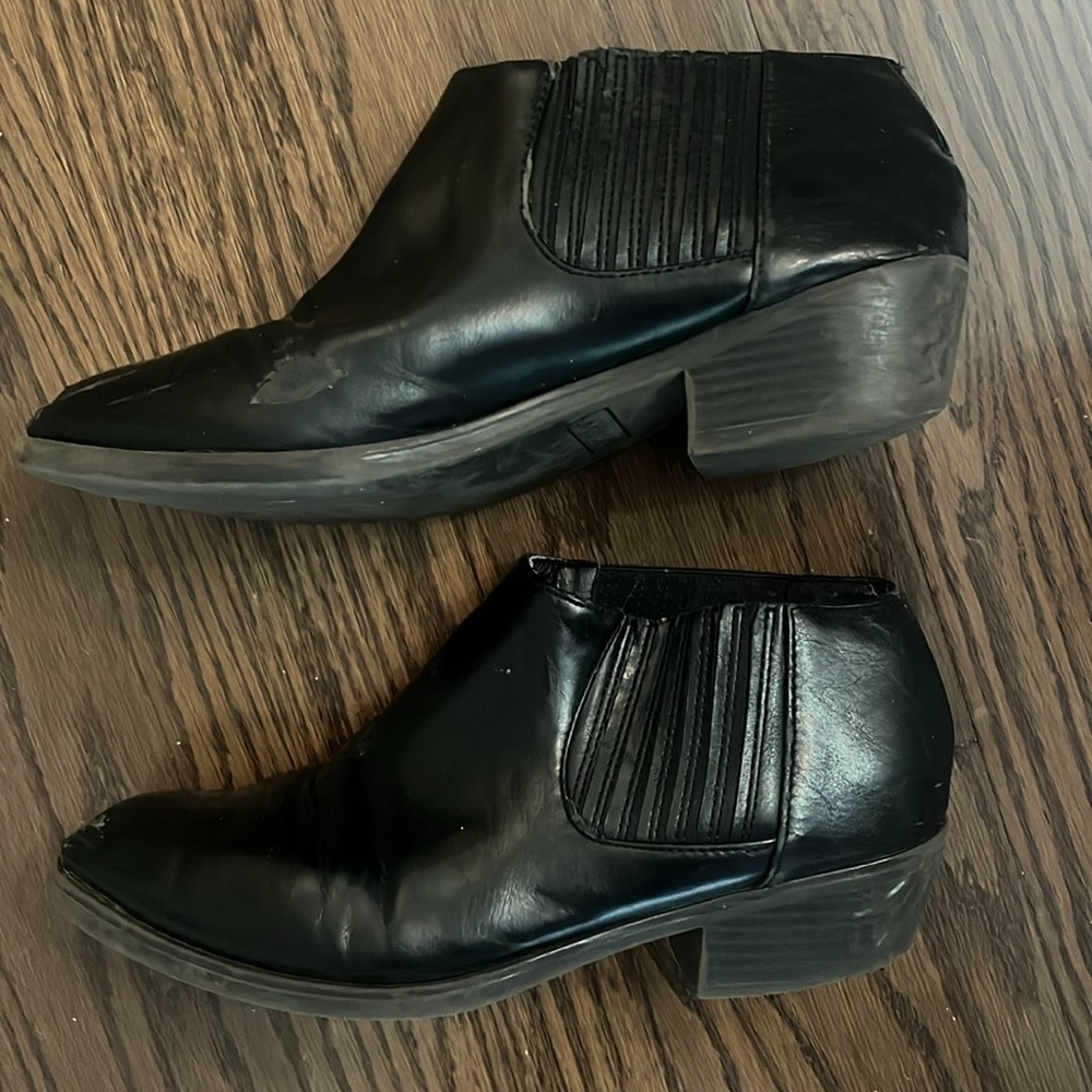 Espirit  ladies 9.5 pull / slip on ankle bootie faux vegan leather black lo heel